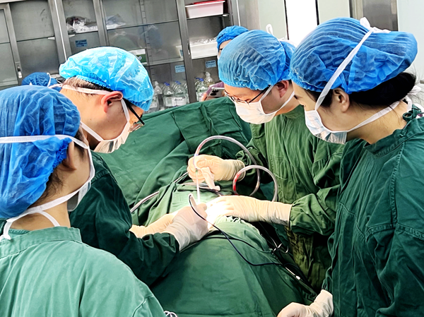 秀山县人民医院疼痛科成功完成首例渝东南片区鞘内吗啡泵置入术 
